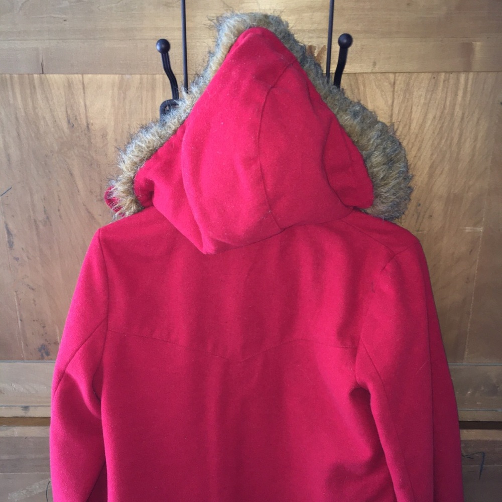 Red coat - Picture 2 of 2